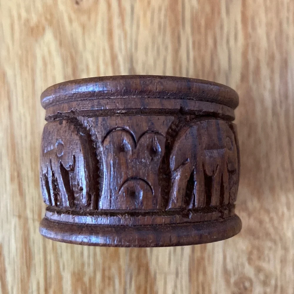 Napkins & Carved Wooden Elephant Napkin Ring Holder Bundle